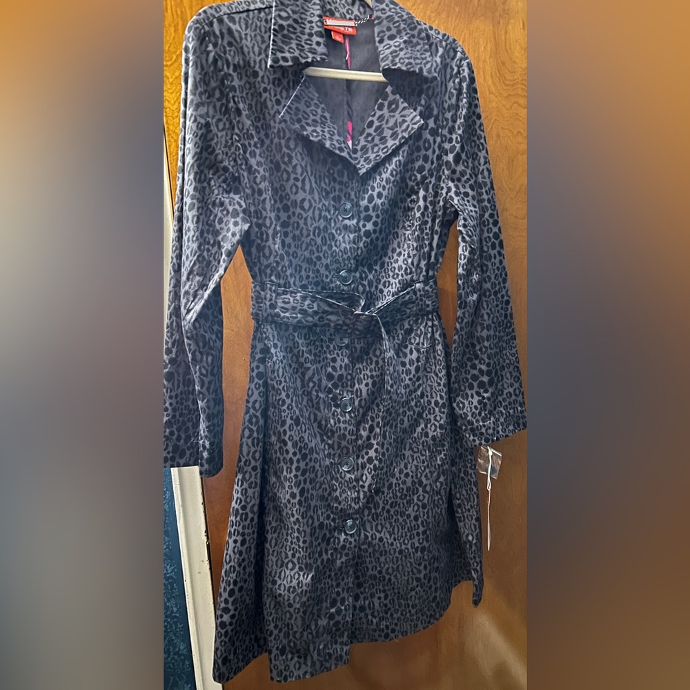 Lorna Zebete women’s animal print trench coat. Size L
